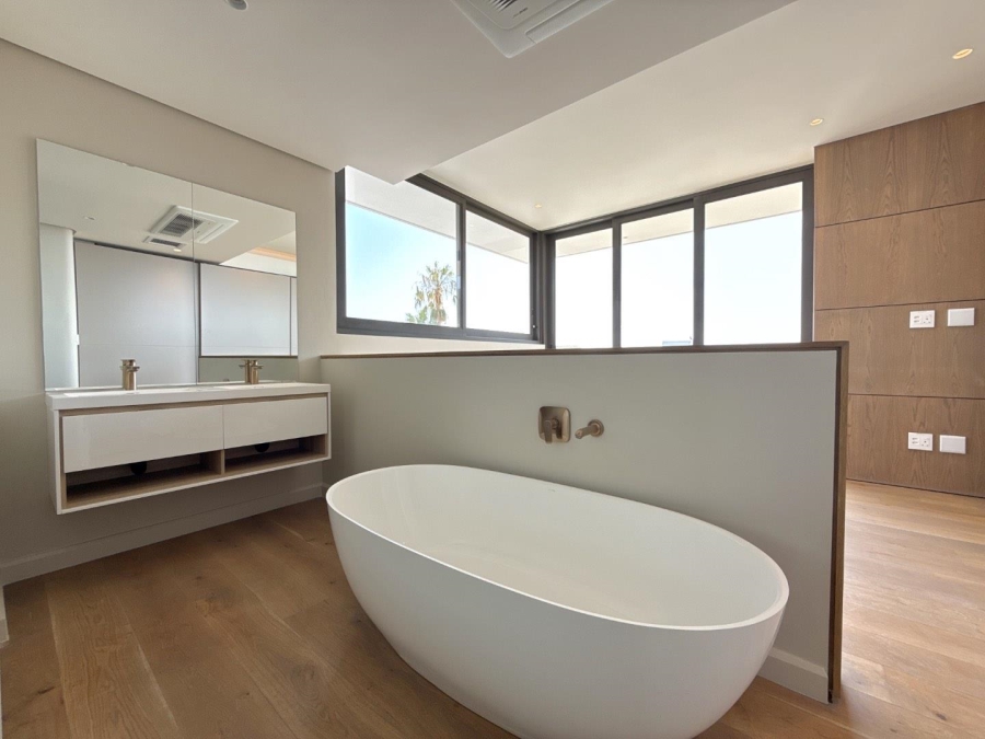 3 Bedroom Property for Sale in Fresnaye Western Cape